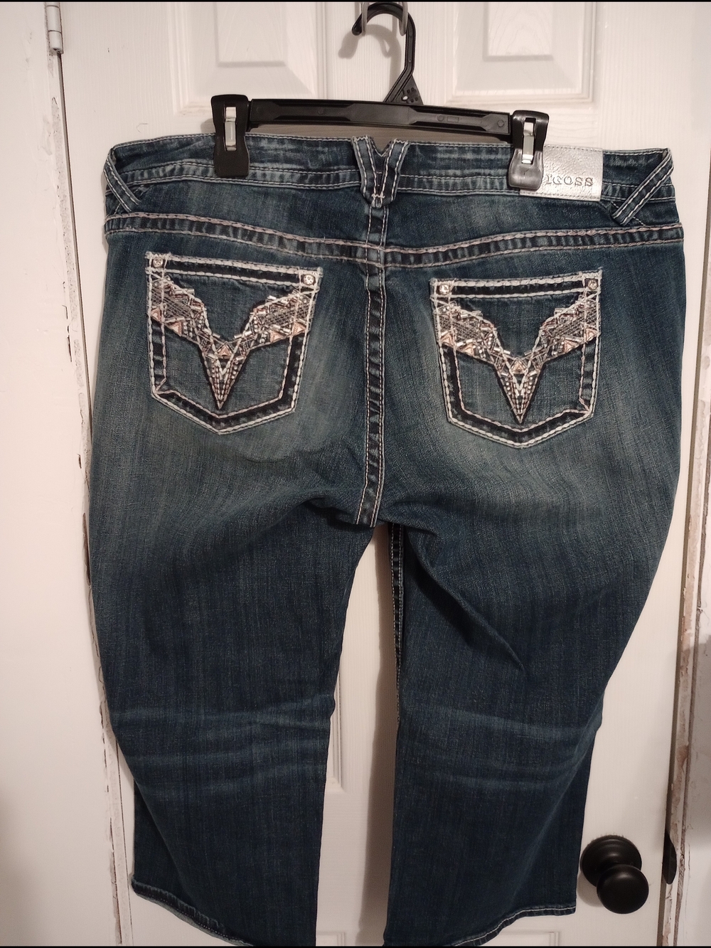 Vigoss Dark Blue Cropped Jeans with Embroidered Back Pockets